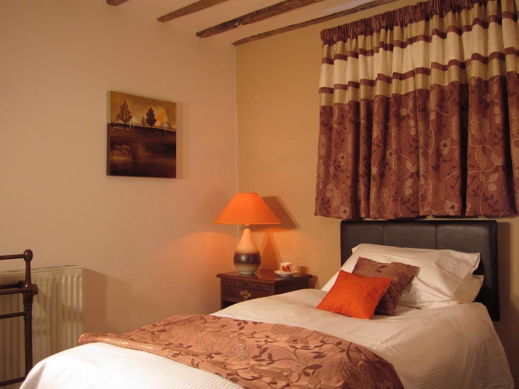 Colston Hall Farmhouse B&B Фрамлингхам Номер фото