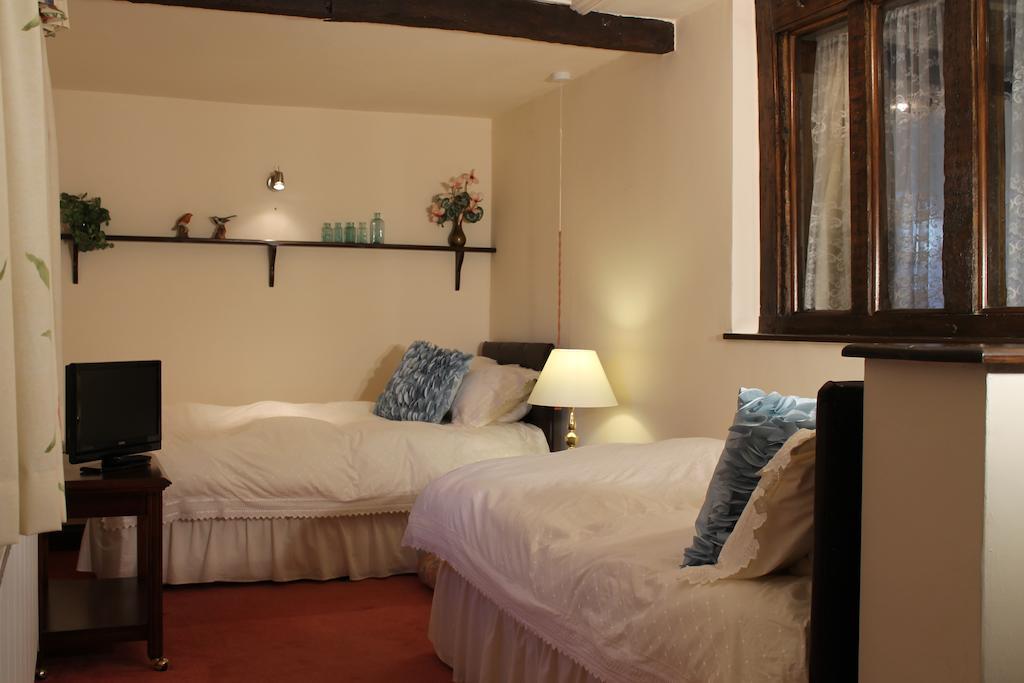 Colston Hall Farmhouse B&B Фрамлингхам Номер фото